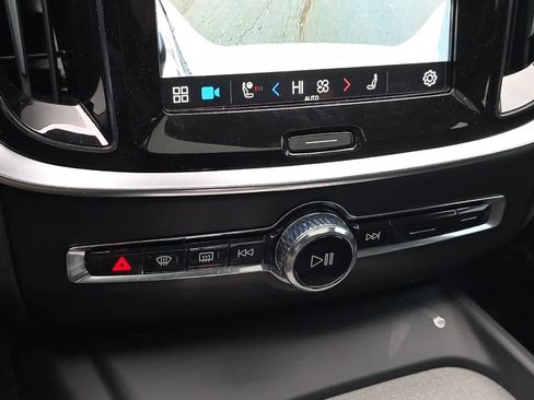 Used 2024 Volvo V60 B5 Cross Country Ultimate image 23