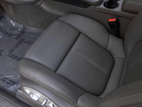 Certified 2026 Porsche Macan AWD/4WD image 26