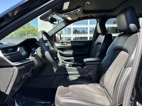 Certified 2023 Jeep Grand Cherokee Altitude AWD/4WD image 8