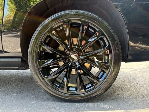 Used 2025 Cadillac Escalade ESV Sport Platinum w/ LPO, ONYX Package AWD/4WD image 14
