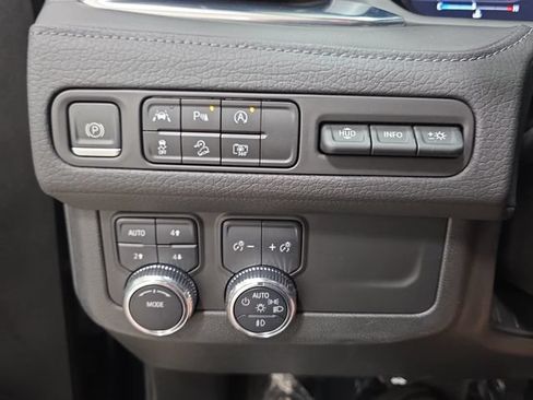 Used 2024 GMC Yukon XL Denali AWD/4WD image 26