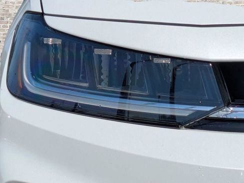 Used 2025 Volkswagen Jetta SE image 10