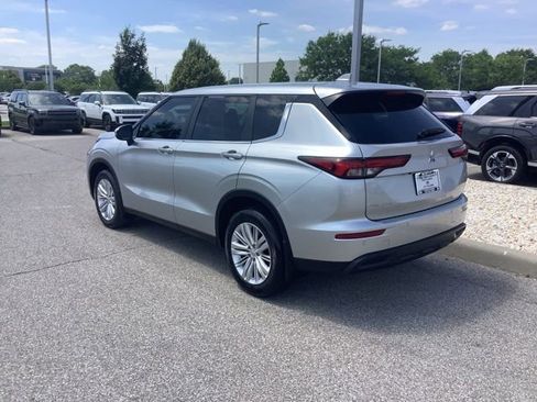 Used 2022 Mitsubishi Outlander ES FWD image 3