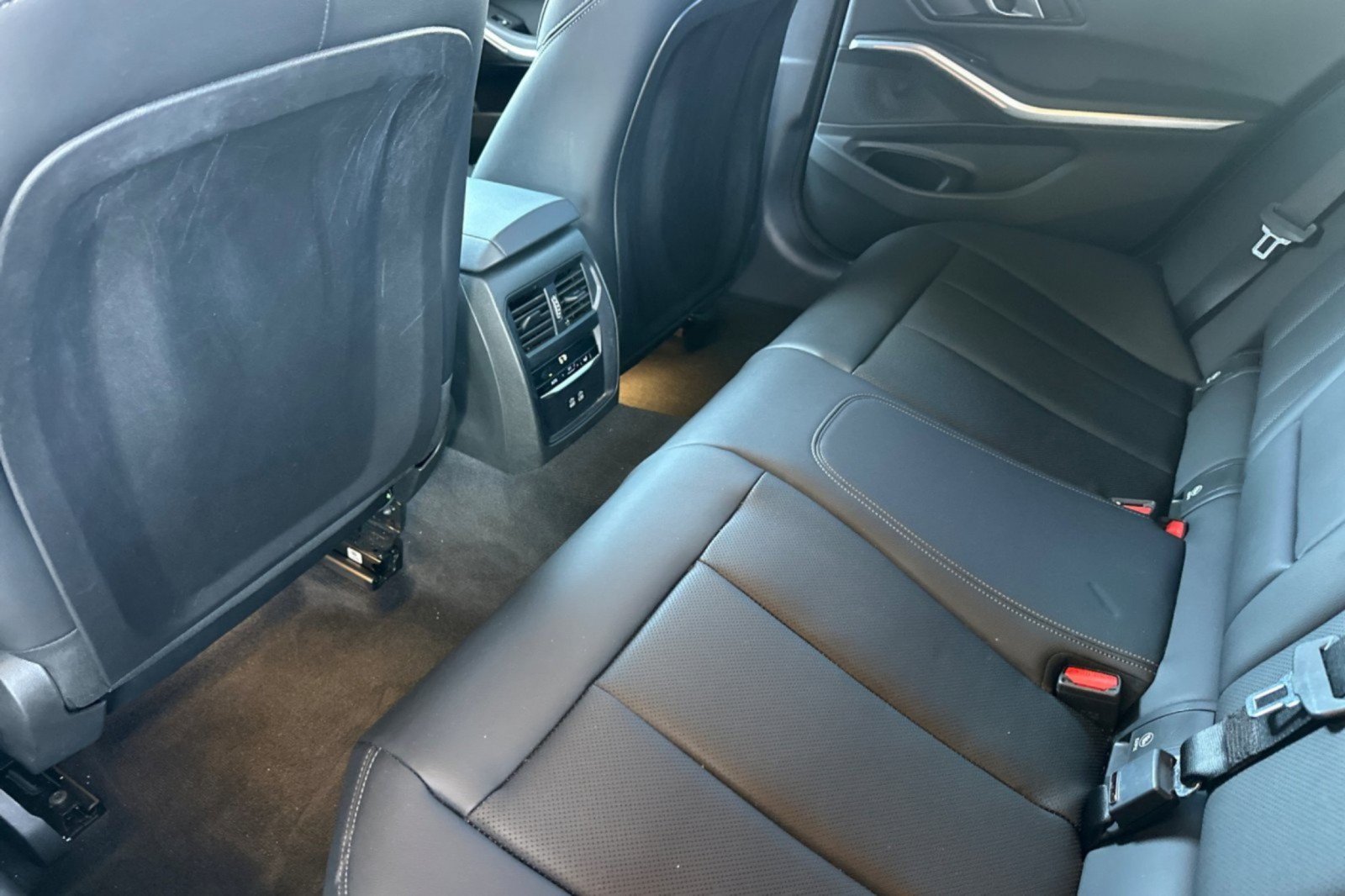 Used 2024 BMW 330i Sedan w/ Convenience Package RWD image 11