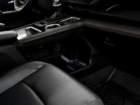 Used 2025 Toyota Sienna XLE Woodland Edition image 31