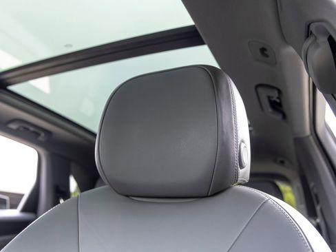 Certified 2022 Porsche Cayenne AWD/4WD image 26