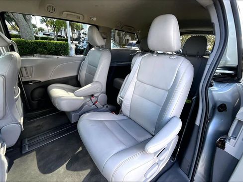 Used 2019 Toyota Sienna XLE image 20