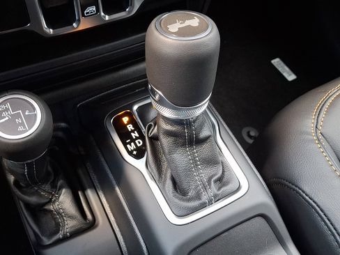 New 2026 Jeep Wrangler Unlimited Sahara AWD/4WD image 11