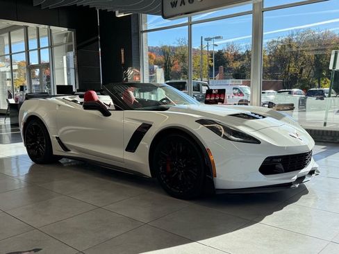 Used 2016 Chevrolet Corvette Z06 w/ 3LZ Preferred Equipment Group image 2
