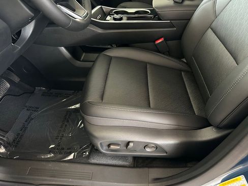 New 2026 Chevrolet Equinox LT w/ Convenience Package II FWD image 12