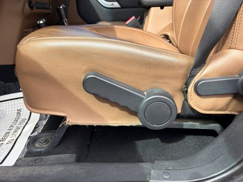 Used 2016 Jeep Wrangler Unlimited Sahara w/ Mopar Chrome Edition Group AWD/4WD image 14