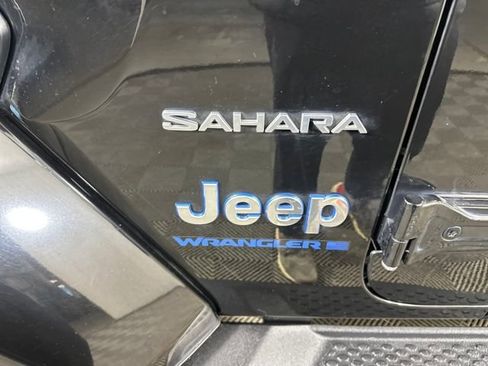 Used 2023 Jeep Wrangler Unlimited Sahara w/ Cold Weather Group image 10