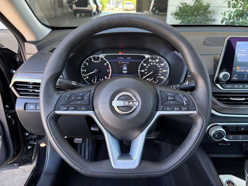 Used 2025 Nissan Altima 2.5 SV FWD image 29