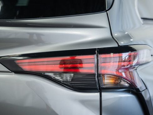 New 2026 Toyota Sienna Platinum AWD/4WD image 6