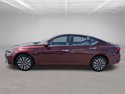 Used 2023 Nissan Altima 2.5 SV w/ SV Premium Package AWD/4WD image 8