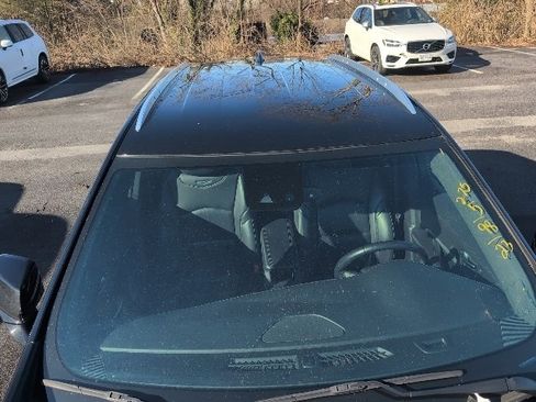 Used 2023 Cadillac XT4 Premium Luxury image 3