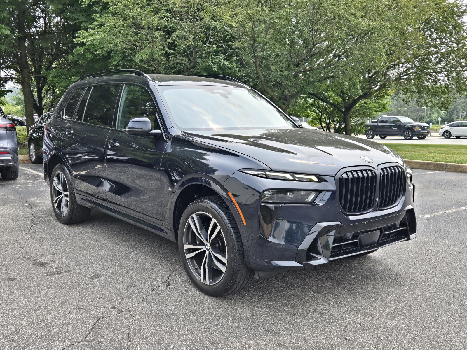 Used 2023 BMW X7 xDrive40i w/ M Sport Package AWD/4WD image 2