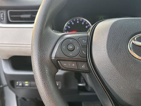 Used 2020 Toyota RAV4 XLE w/ Convenience Package image 18