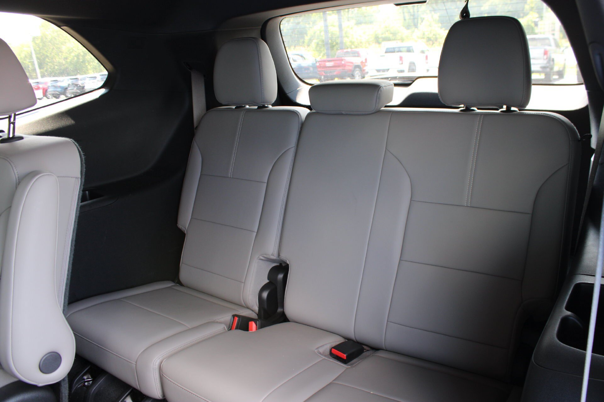 Used 2026 GMC Acadia Elevation w/ Elevation Premium Package FWD image 18