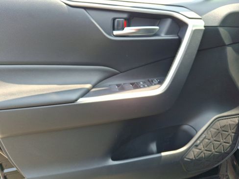 Certified 2022 Toyota RAV4 XLE w/ Convenience Package image 12