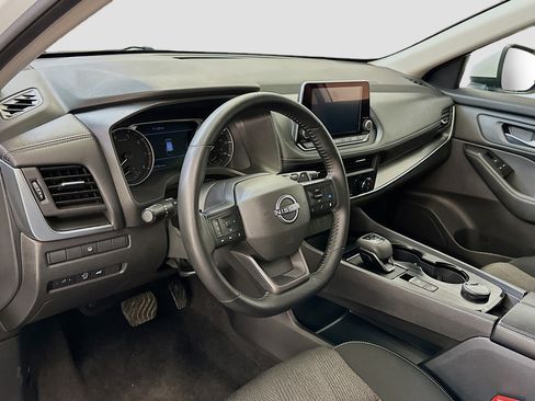 Used 2025 Nissan Rogue SV image 18