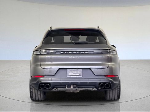 Certified 2024 Porsche Cayenne AWD/4WD image 7