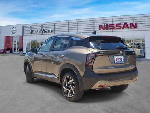 New 2026 Nissan Kicks SV w/ SV Premium Package FWD image 7