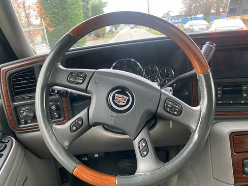 Used 2004 Cadillac Escalade Luxury image 13