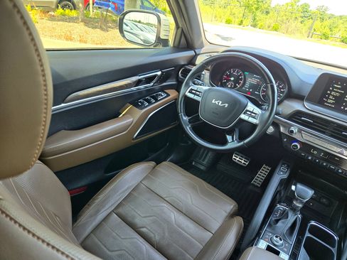 Used 2022 Kia Telluride SX w/ SX Prestige Package AWD/4WD image 9
