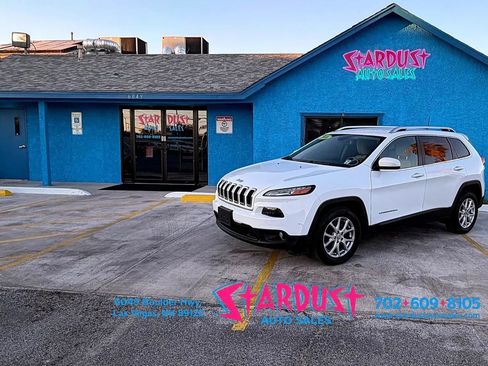 Used 2016 Jeep Cherokee Latitude w/ Cold Weather Group FWD image 1