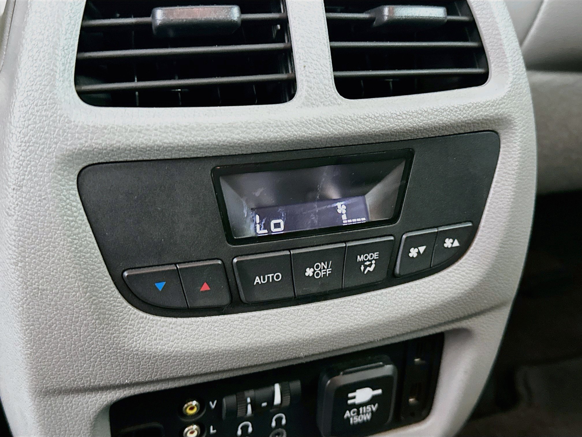 Used 2016 Honda Pilot Touring image 29