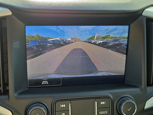 Used 2024 GMC Terrain SLT image 28