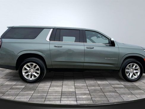 Used 2023 Chevrolet Suburban Premier image 4