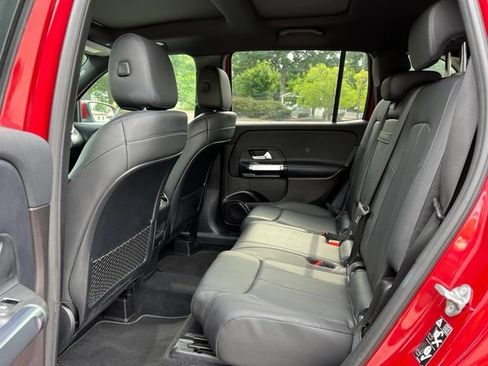 Used 2020 Mercedes-Benz GLB 250 4MATIC w/ Premium Package image 16