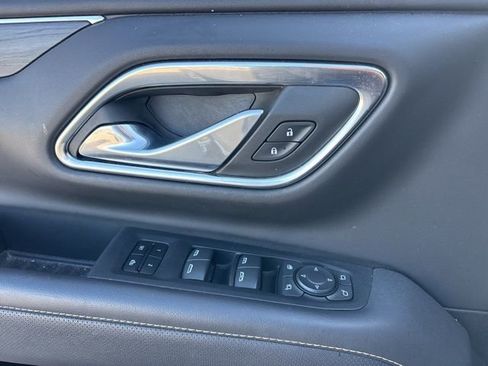 Used 2023 GMC Yukon SLT w/ SLT Luxury Package image 17