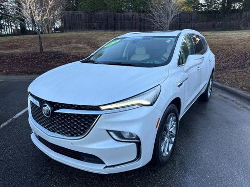 Used 2022 Buick Enclave Avenir image 3