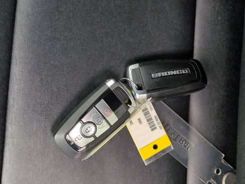 Used 2023 Ford Bronco Badlands image 33