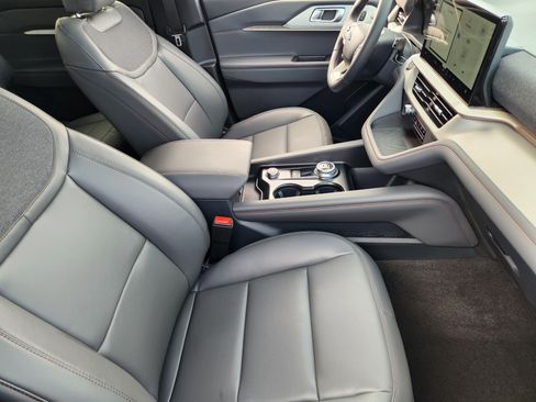 New 2026 Ford Explorer Active RWD image 11
