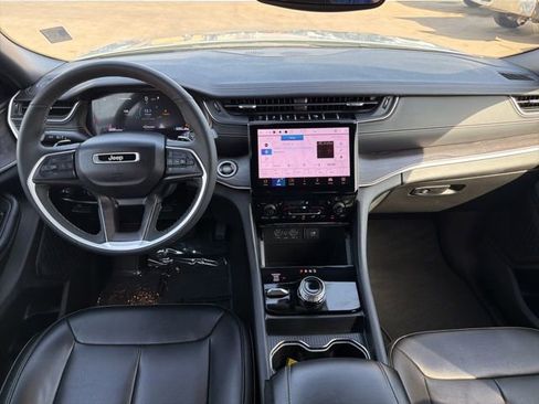 Used 2024 Jeep Grand Cherokee Limited image 9