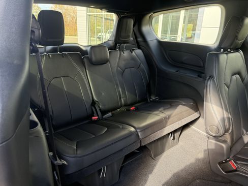 New 2026 Chrysler Pacifica Select image 11