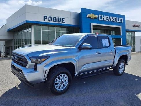 Used 2025 Toyota Tacoma SR image 3