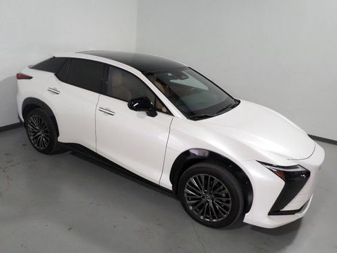 Used 2023 Lexus RZ 450e Luxury w/ Accessory Package (2T) image 12