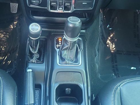 Used 2022 Jeep Gladiator Overland w/ Popular Equipment Package AWD/4WD image 19