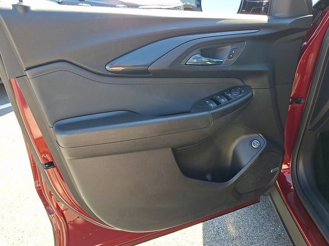 Used 2023 Chevrolet TrailBlazer RS w/ Sun and Liftgate Package FWD image 13