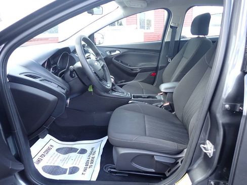 Used 2016 Ford Focus SE FWD image 8