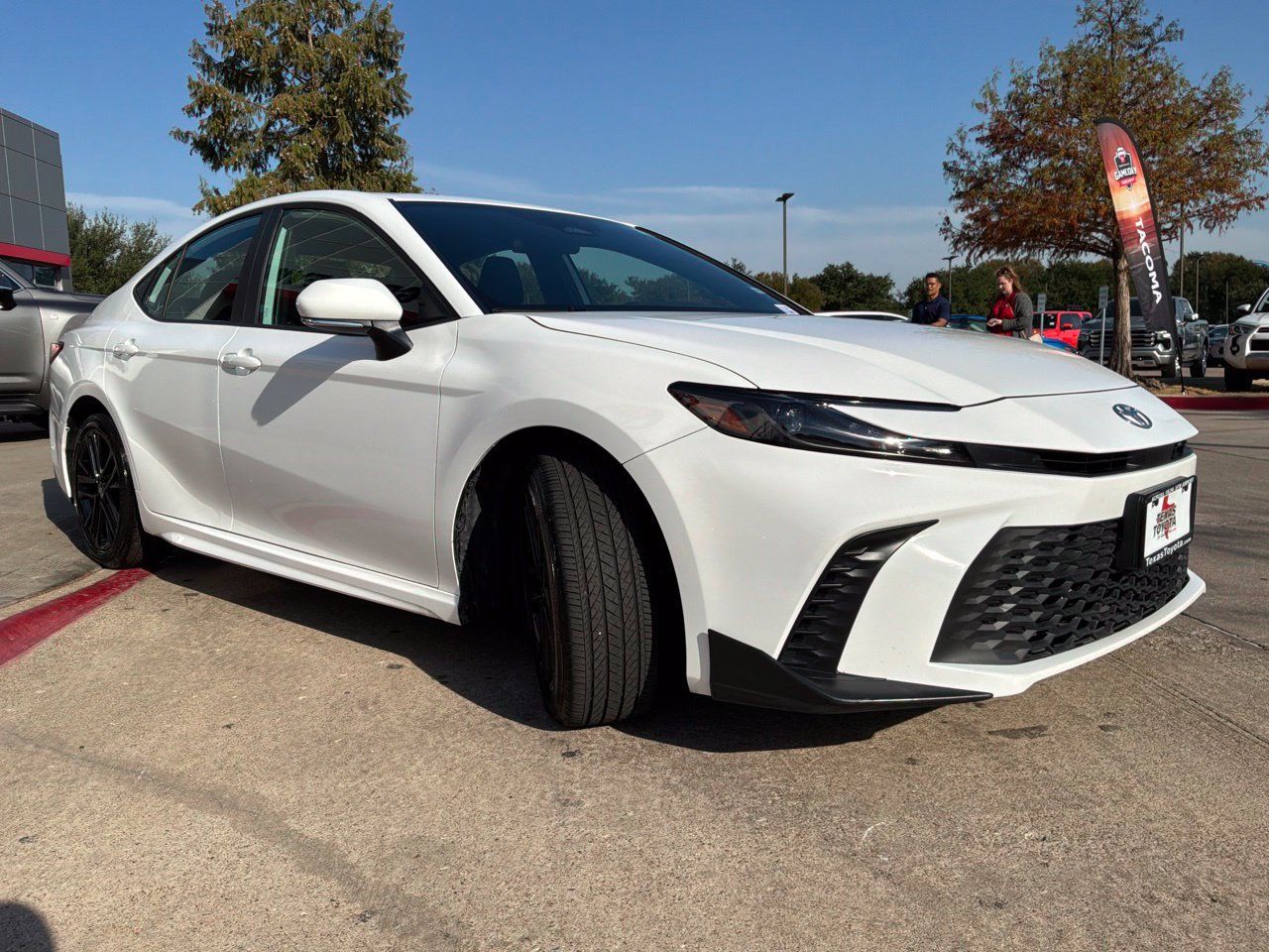 Used 2026 Toyota Camry SE FWD image 4