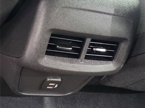 Used 2021 Chevrolet Equinox LT image 30