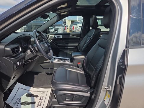 Used 2020 Ford Explorer XLT w/ Equipment Group 202A AWD/4WD image 20