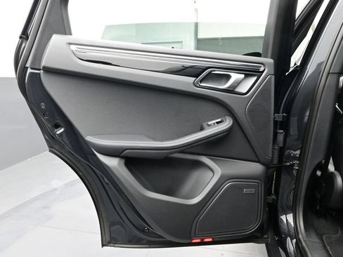 Certified 2025 Porsche Macan AWD/4WD image 13