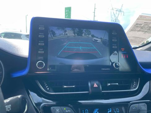Used 2021 Toyota C-HR XLE FWD image 17